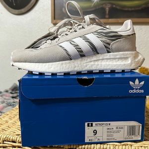 adidas 
adidas Originals Retropy E5 Shoes Women's size 9.  Zebra Print Grey. New